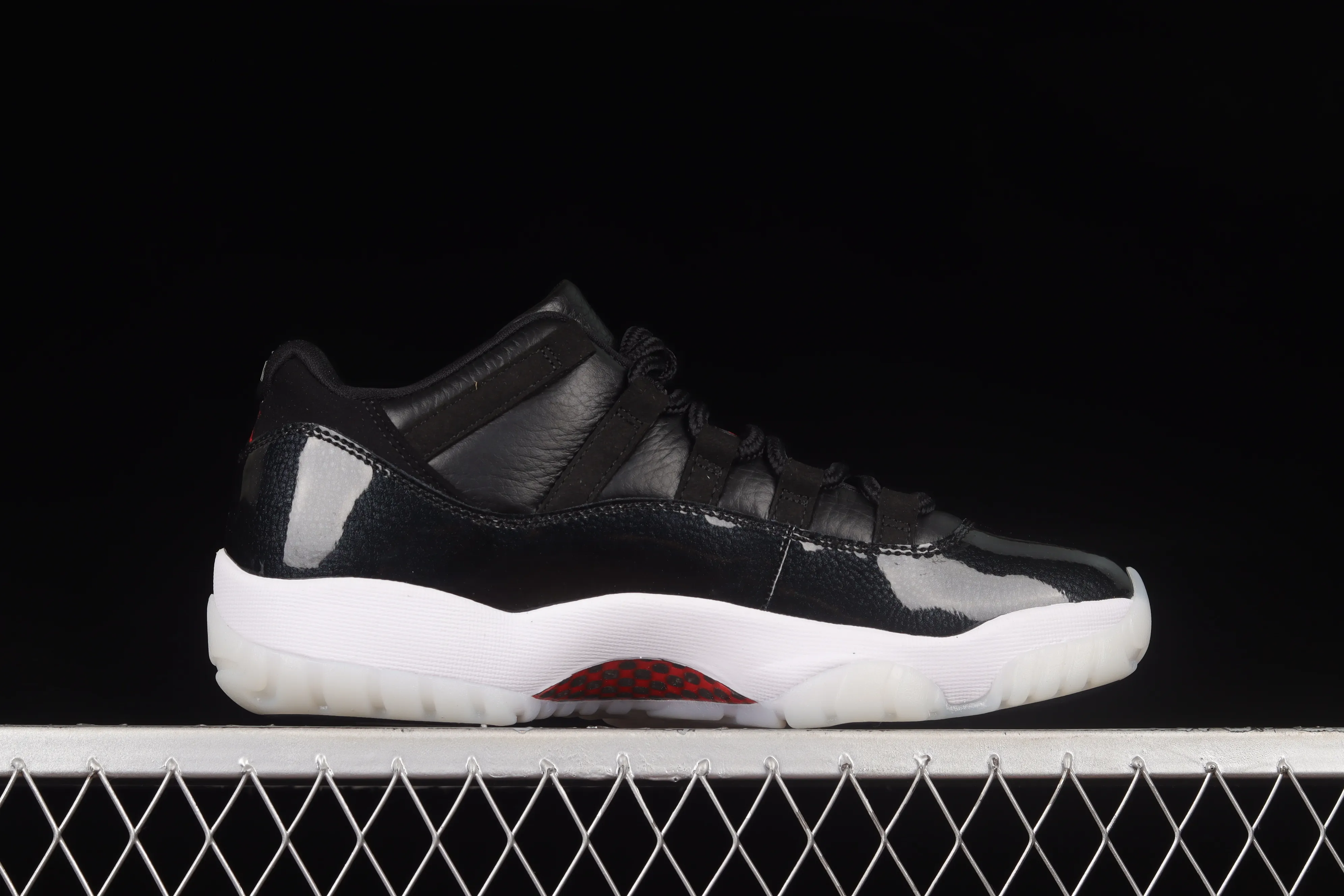 All Categories Air Jordan Jordan Series Basketball Shoes Air Jordan 11 F Version Air Jordan 11 Retro Low "72-10" AJ11 Low-top Big Devil First Layer Real Standard Real Carbon Sports Culture Basketball Shoes AV2187-001